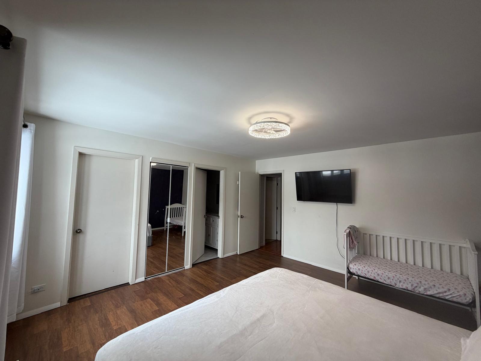 Building Photo - 800 W Beechtree Ln