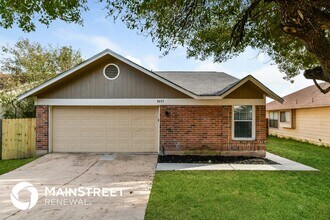 Building Photo - 8405 Maple Ridge Dr