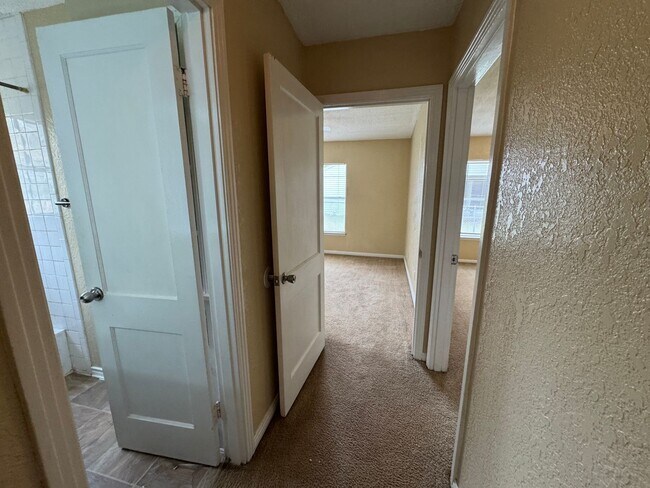 Building Photo - 2-Bedroom Duplex for Rent in Killeen