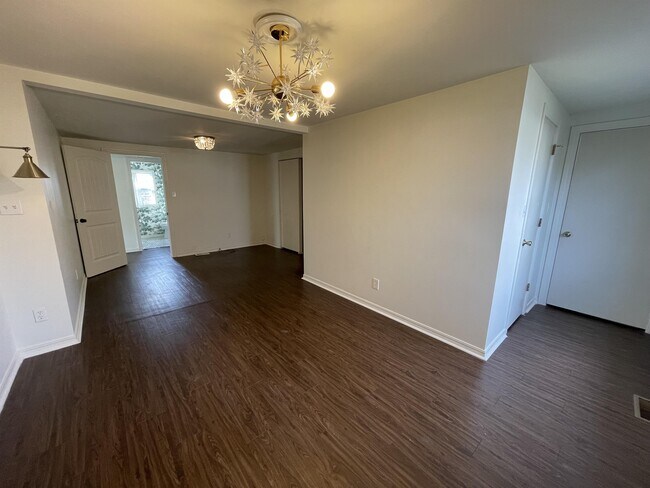 Building Photo - 2313 Dodson Ave