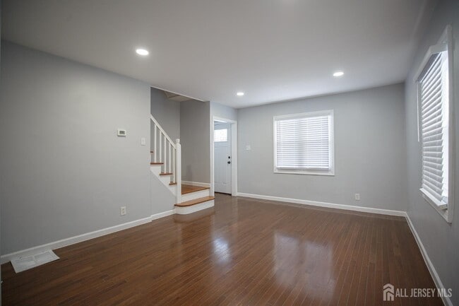 Building Photo - 545 Olive Pl