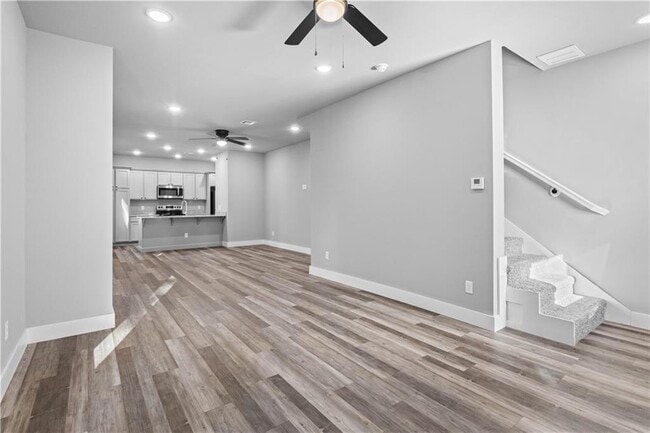 Building Photo - 772 S Locust Ave