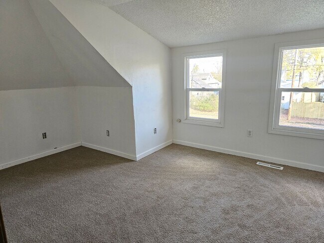 Building Photo - 521-523 Canal St