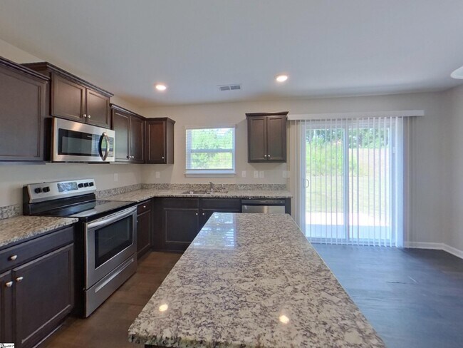 Building Photo - 260 Miller Dr