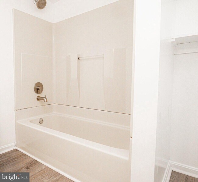 Building Photo - 3242 Holly Hill Dr