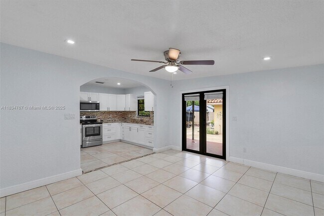 Building Photo - 6534 SW 27th St