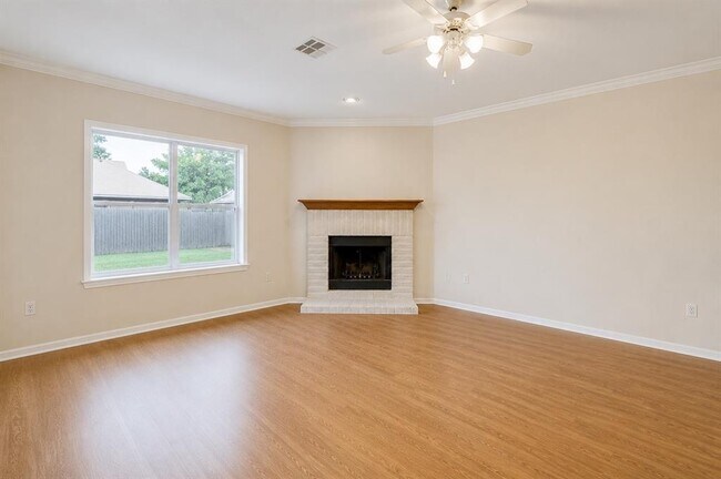 Building Photo - 2100 Mir Woods Dr