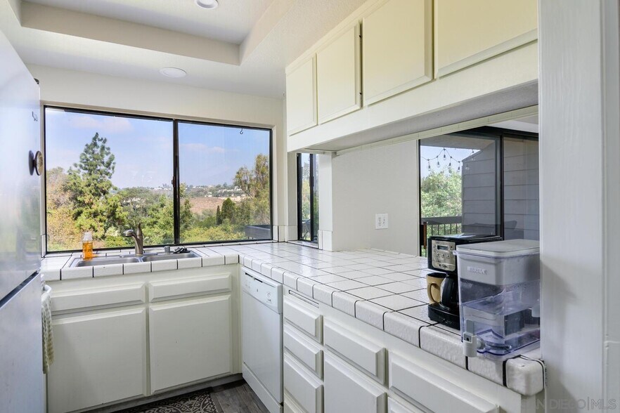 Building Photo - 5125 Fontaine St