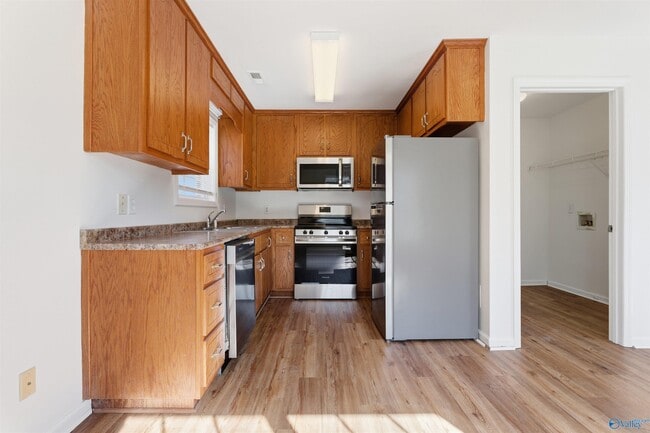 Building Photo - 104 Bataleur Ct