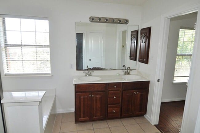 Building Photo - 1510 Biltmore Ln