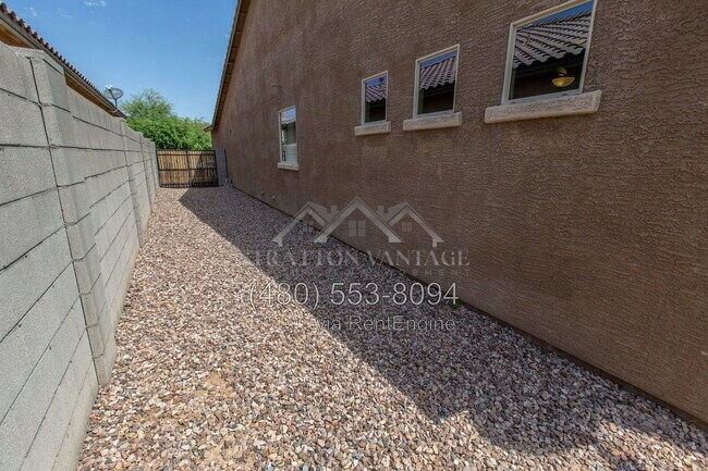 Building Photo - 18295 W Saguaro Ln