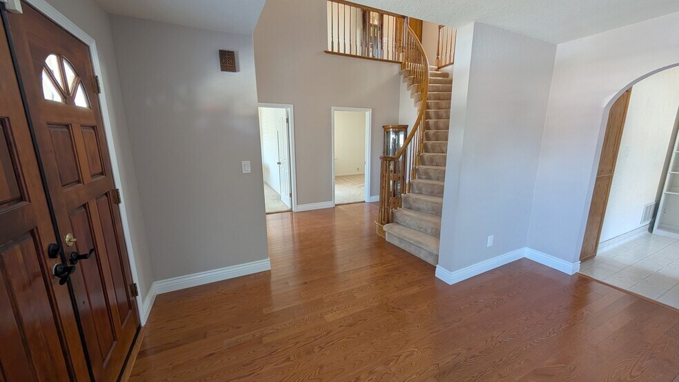 Building Photo - 559 Cherry Way