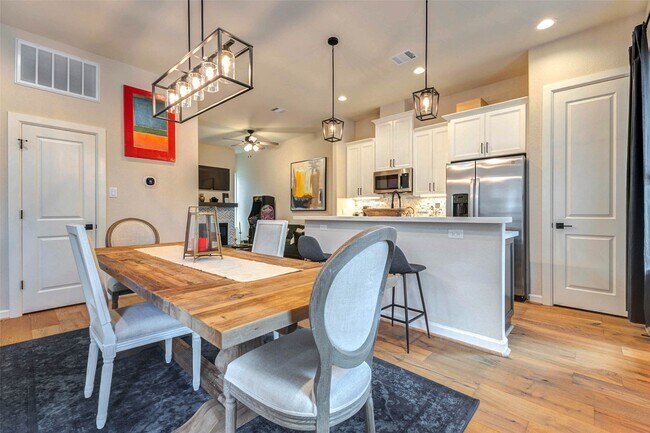 Building Photo - 11005 Upland Forest Dr