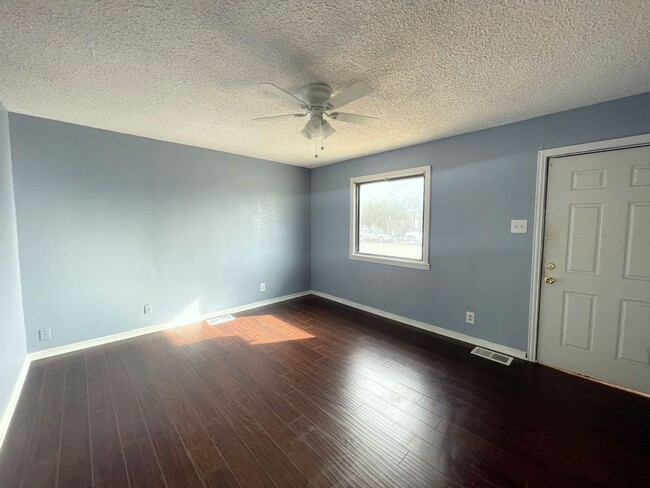 Building Photo - Beautiful Home!