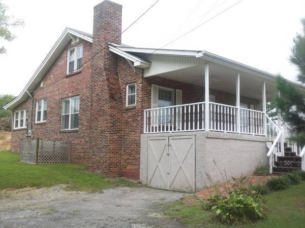 Building Photo - 882 E Broad St