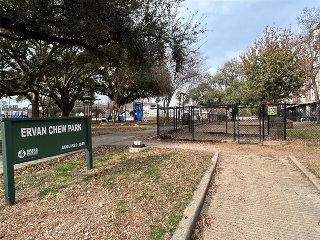 Building Photo - 1655 Castle Ct