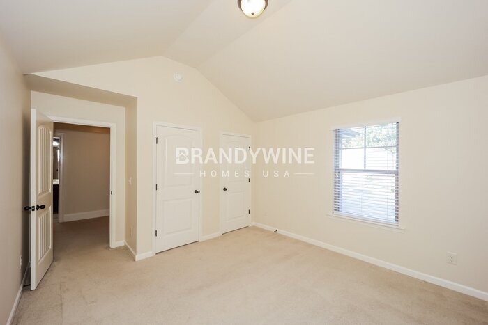 Building Photo - 106 Village Pl