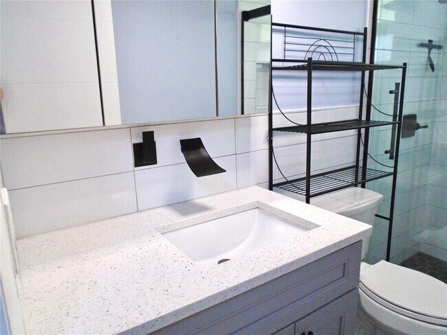 Building Photo - 1991 NE 32nd St