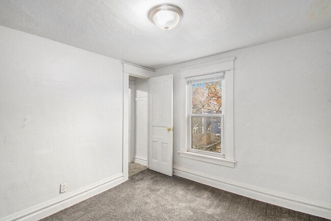 Building Photo - 147 Isbell St