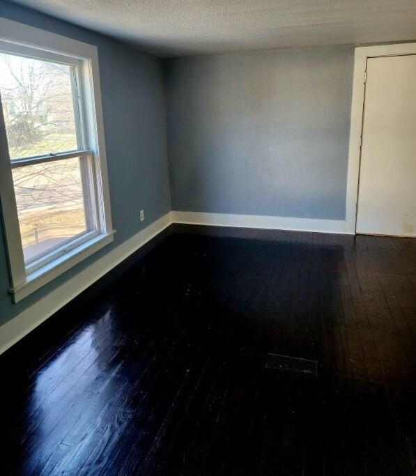 Building Photo - 811 N Pine St