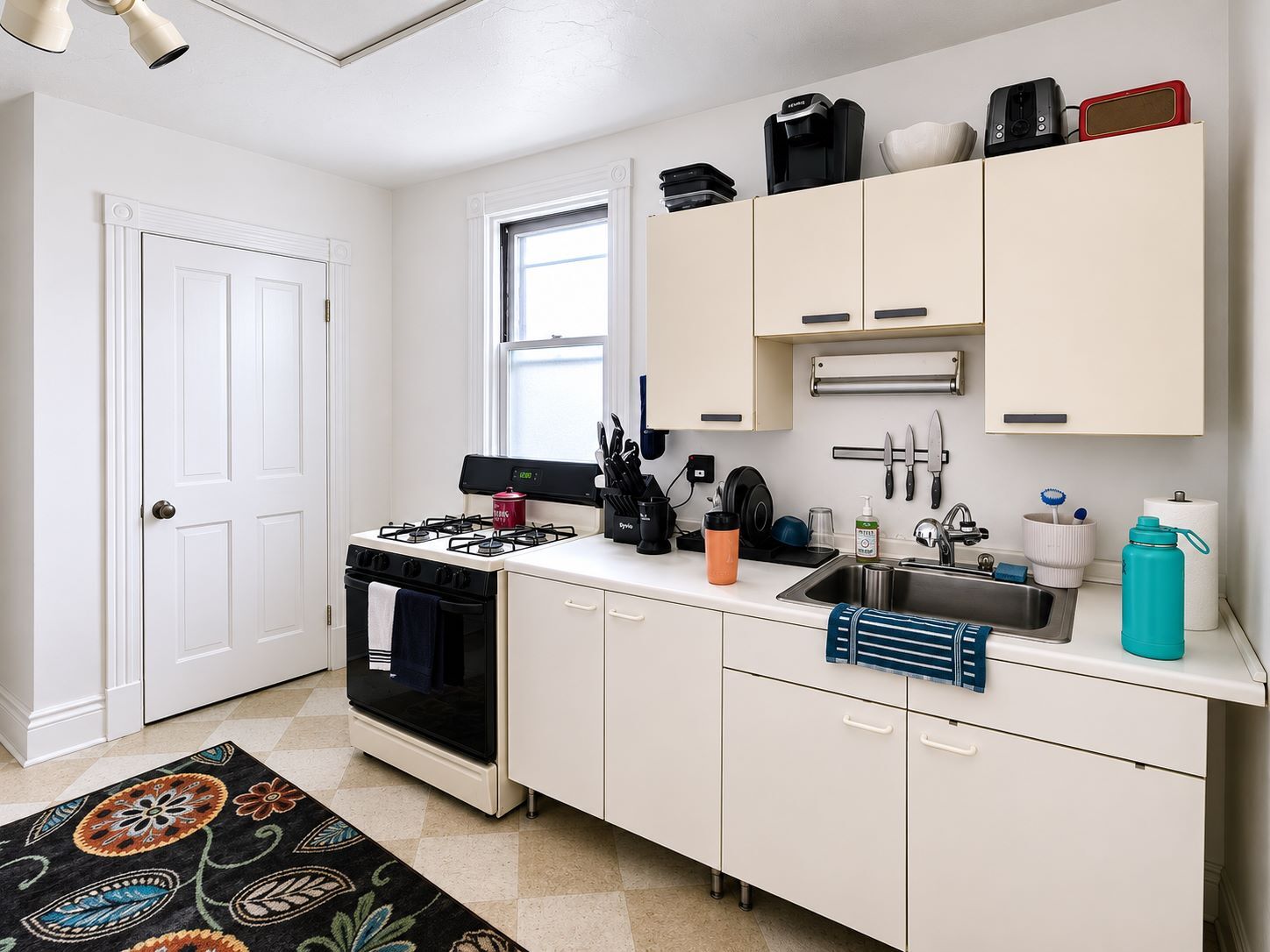 Kitchen - 318 W McMillan St