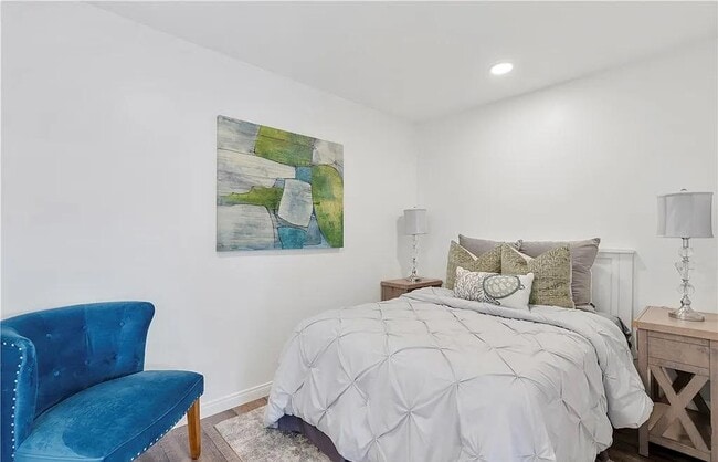 Primary Photo - 262 Streamwood