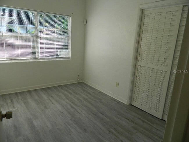 Building Photo - 944 Kensington Dr