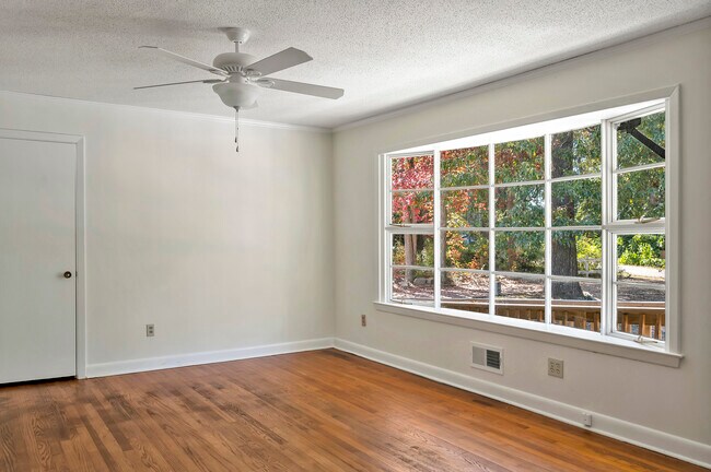 Building Photo - 2320 Dorety Pl