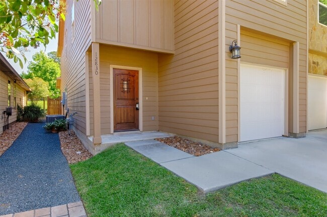 Building Photo - 12960 Orion Ct E