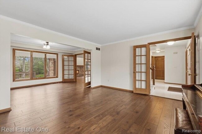 Building Photo - 720 Essex Dr