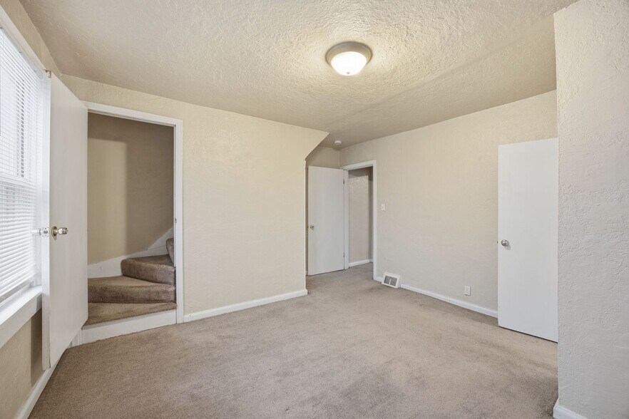 Building Photo - 186 Oneida St