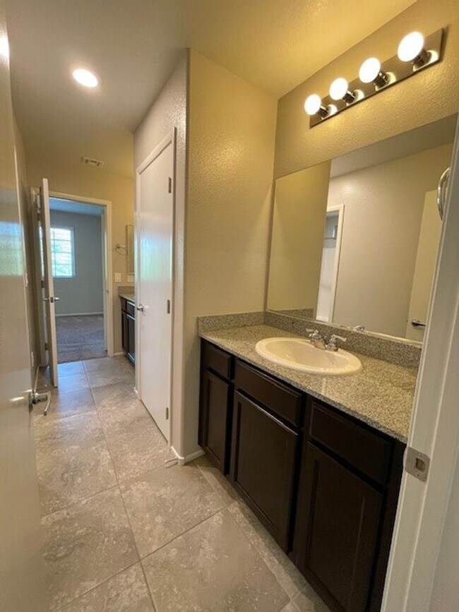 Building Photo - Beautiful South West Home-Coming Soon-8/21/26!