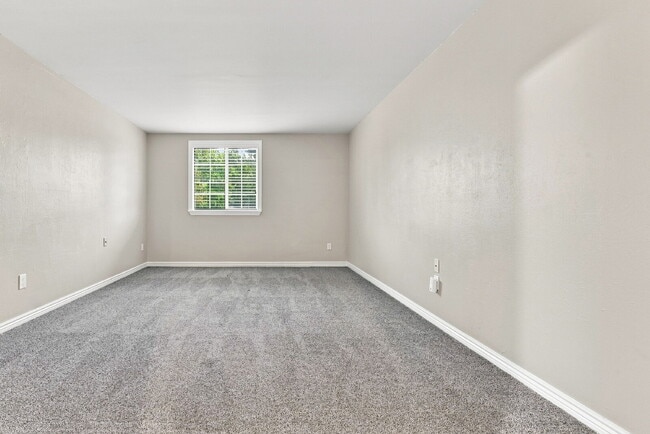 Building Photo - $2,645.95, 4-bed, 2.5-bath located in Centennial with a fenced backyard.