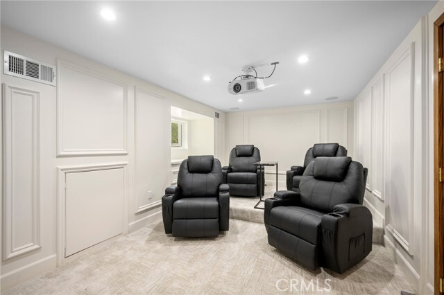 Building Photo - 2065 E Altadena Dr