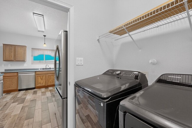 Building Photo - 624 Torretta Dr SW