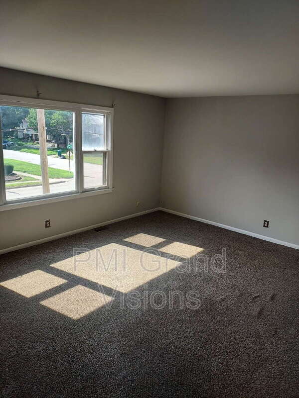Building Photo - 340 N Monroe St