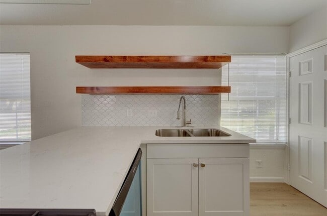 Building Photo - 3911 Winnie St