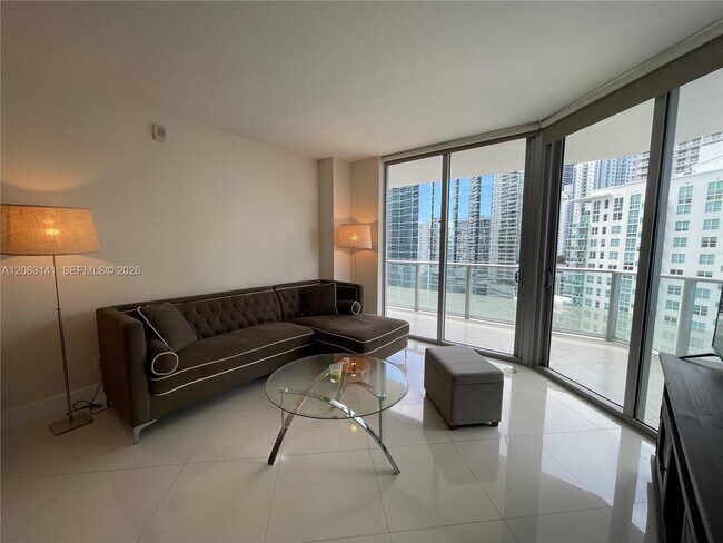 Building Photo - 1300 Brickell Bay Dr