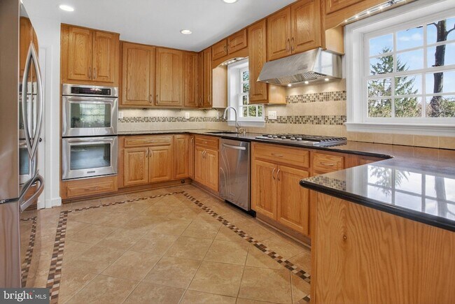 Building Photo - 5405 Ridgefield Rd