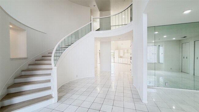 Building Photo - 4601 Country Club View