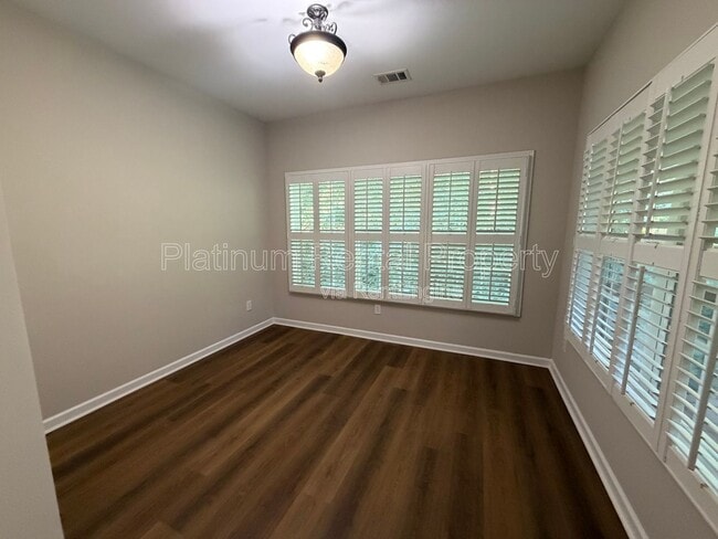 Building Photo - 12785 Doe Dr