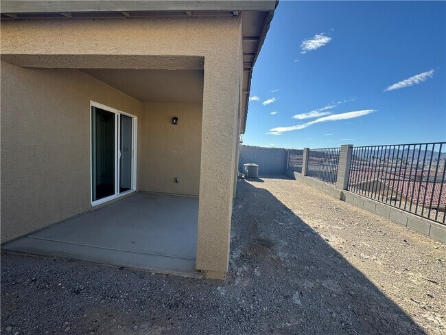 Building Photo - 2455 Tapatio Dr