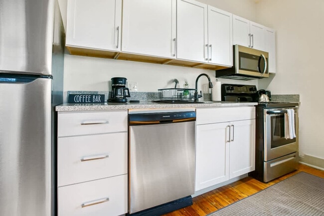 Building Photo - 1848 E 89th St