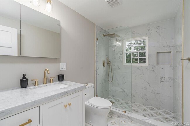 Building Photo - 970 Village Ln