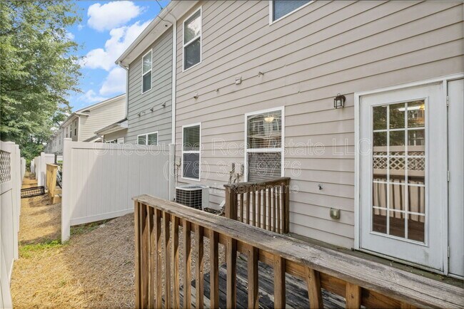 Building Photo - 1821 Willow Branch Ln