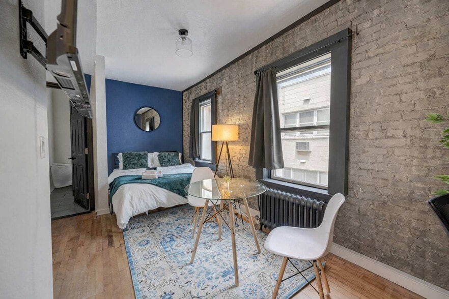 Building Photo - 1925 N Prospect Ave