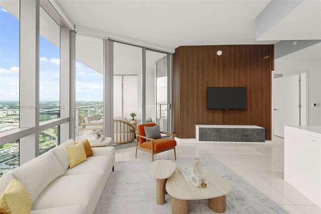 Building Photo - 851 NE 1st Ave