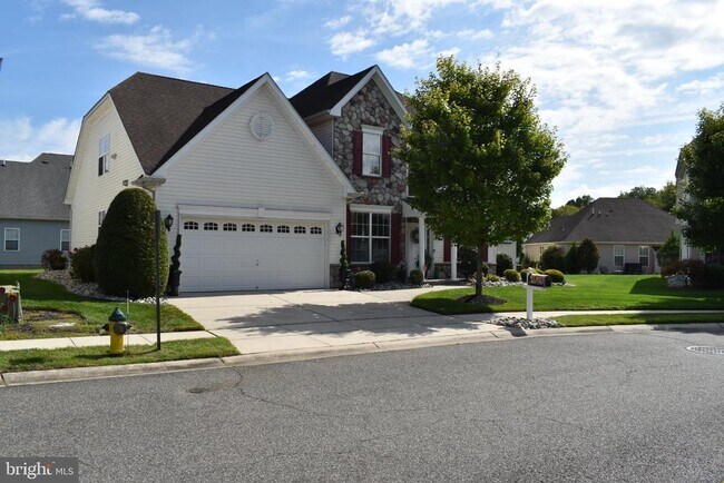 Building Photo - 904 Sweet Briar Cir