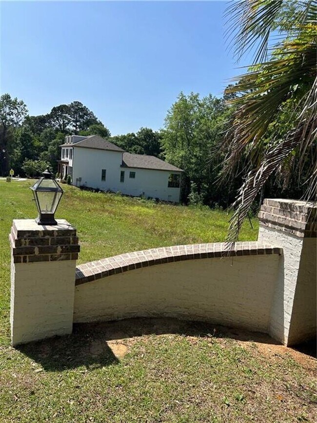 Building Photo - 5488 Hilltop Dr N