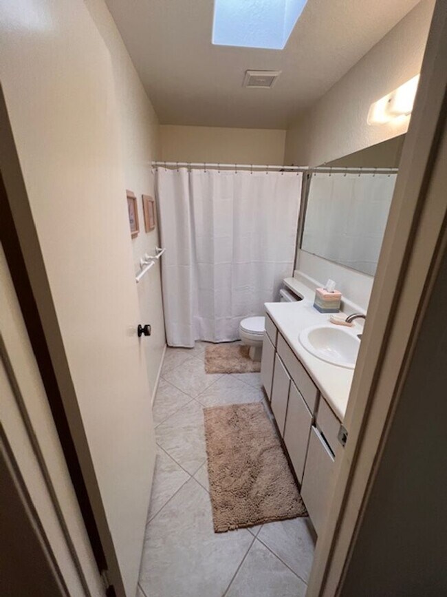 Building Photo - 25246 S Glenburn Dr